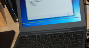 نت بوك جوجل Cr- 48 يعمل علي نظام آبل Snow Leopard وويندوز 7